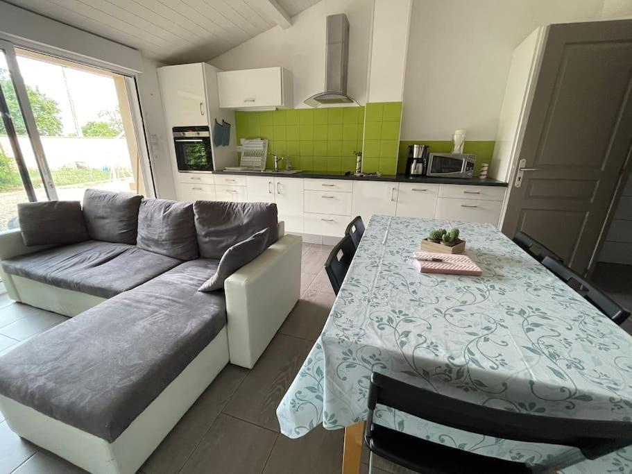 Les Lys De Rosie - Maison Familiale De Plain Pied Campagne Boisset-les-Montrond Exterior photo